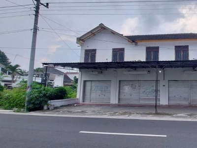 Rumah dan Ruang Usaha daerah Palagan Lempongsari Jogjai