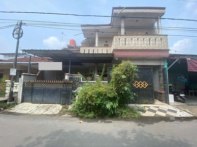 RUMAH MEWAH 2LT PINGGIR JALAN