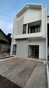 Rumah minimalis modern dekat stasiun