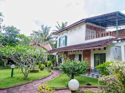 Villa Dijual Halaman dan Taman Luas Kaliurang Jogja