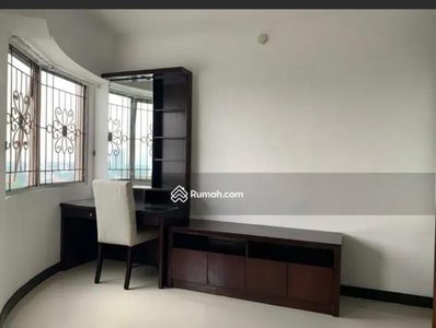 Apart type Hook, Lantai rendah, full furnished, view Tol