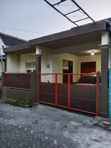 DIJUAL RUMAH DI PERUM MENGANTI PERMAI