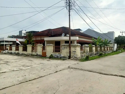 Dijual rumah luas di komplek Poligon Palembang