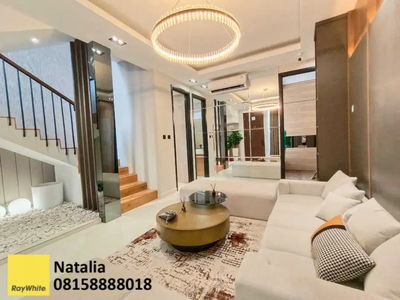 Dijual Rumah Mewah 3 Lantai di Jakarta, Brand New, Lokasi Bulevar