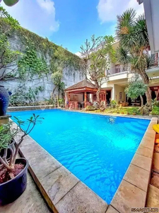 Dijual Rumah Mewah Konsep Villa di Menteng Jakarta Pusat
