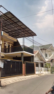 Disewakan rumah 2 lantai di Tebet Utara Jakarta Selatan
