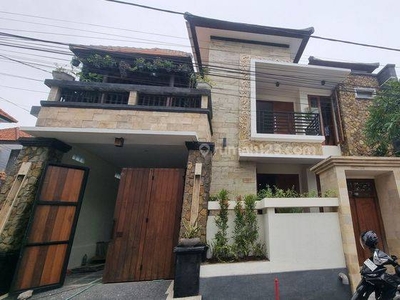 FOR RENT 4BEDROOM HOUSE IN CENTRAL OF RENON