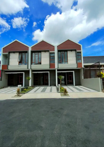 Jual Rumah Baru Taman Luas di Mekar Wangi Bojongloa Kidul Bandung