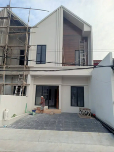 Rumah 2 Lantai dalam Komplek di Jatisari