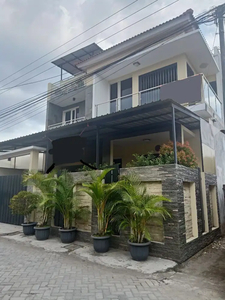 Rumah 2 Lantai Plus Rooftop di Soragan dkt Mirota Kampus Jl. Godean
