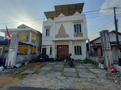 Rumah 2,5 Lantai Pusat Kota di Uray Bawadi (Kota Baru) - Dandan Setia