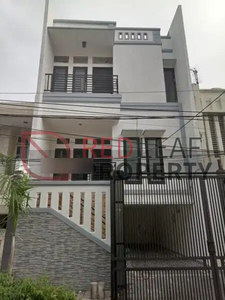 Rumah 3 Lantai Rapi Siap Huni Unfurnished Di Jakarta Barat