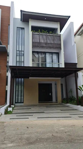 Rumah 3 Lantai Royal Hills Villa Tipe New Chateau Batam Center