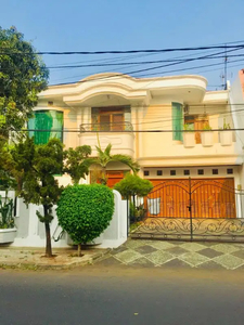 Rumah ada Kolam Renang di Pondok Kelapa Jakarta Timur