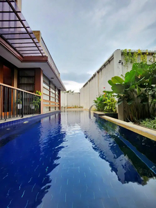 Rumah asri nuansa resort di Cipayung Jakarta Timur