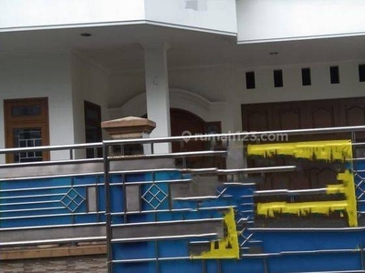 Rumah Bagus 2 Lantai Jalan 2 Mobil di Tebet