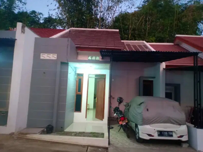 Rumah baru siap huni dalam komplek di Cimahi Utara