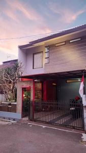 Rumah Cantik 2 lantai di Komplek Arcamanik Bandung Kota
