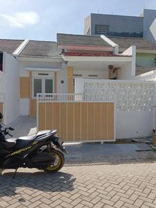 Rumah Cozy siap huni di Metland Transyogie