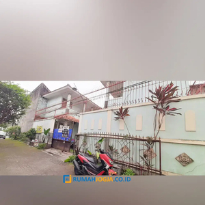 rumah dan kost 18 kamar mandi dalam area kampus UPN seturan