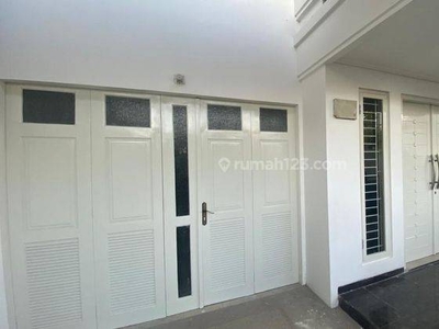 Rumah di Babatan Pantai, Strategis, Minimalis