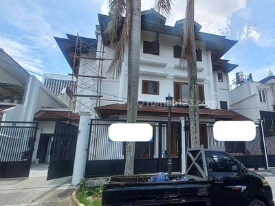 Rumah Habis Renov Area Patra Kuningan, Bisa Sewa Per Lantai Atau Sekaligus