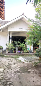 Rumah Halaman Luas dekat Jalan Godean