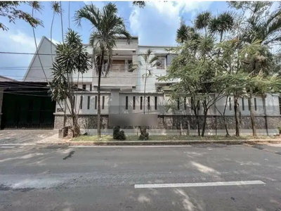 Rumah Hoek Taman Meruya Ilir 3 Lantai (469m2)