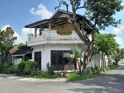 Rumah hook di Karangasem Laweyan Solo Surakarta