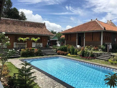 Rumah Joglo + kolam renang dekat pasar Pakem