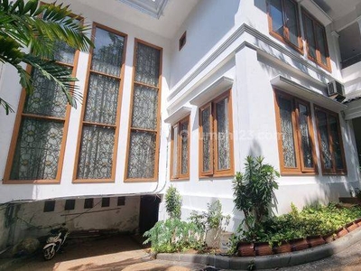 Rumah Klasik Mewah Area Kuningan Jakarta