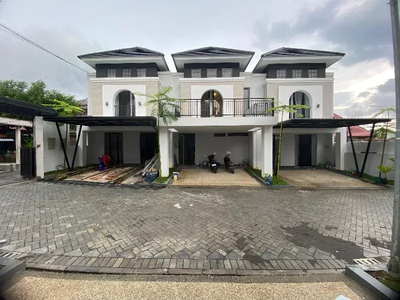 Rumah mewah cluster Banyumanik 2 lantai
