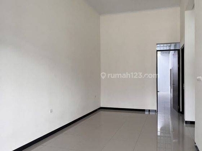 Rumah Minimalis Modern 4 KT di Komplek Favorit Taman Kopo Indah 5