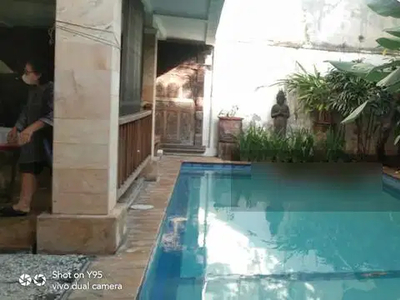 Rumah Patra Kuningan dengan Private Pool, Murah