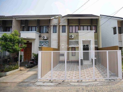 Rumah SHM 2 Lantai di Dekat Stasiun Cibinong, Bogor Harga Nego J9684
