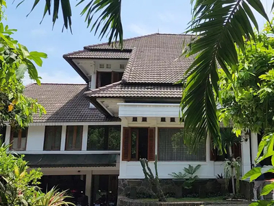 Rumah Taman Nyaman di Pengadegan Jakarta Selatan