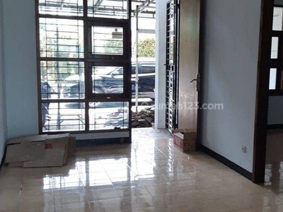 Sewa Rumah Cantik Grand Antapani Townhouse Siap Huni