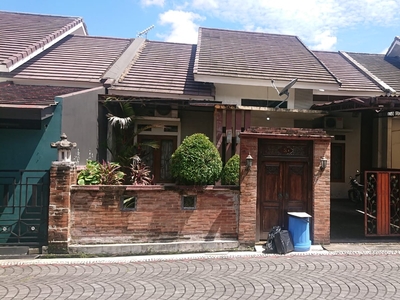 Rumah 3 Kamar Lokasi Dalam Perum Puri Larasati Maguwoharjo Depok Sleman
