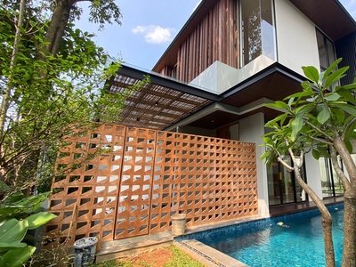 Rumah Mewah dengan Kolam Renang di Lokasi Premium Kemang, Jakarta Selatan