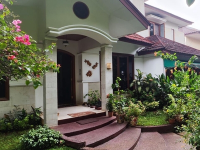 Dijual dijual Rumah Cantik Bernuansa Resort Halaman luas ampera j