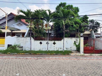 Rumah di Nirwana Eksekutif Surabaya Timur, Luas 220 m2, Hadap Selatan, HITUNG TANAH !!!