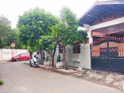 Rumah Dikomplek Pondok Kelapa Dekat Ke Jalan Raya Tol Becakayu