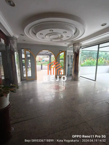 Disewakan gedung komersil ditengah Kota, fasilitas lift, siap pakai