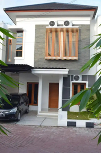 Disewakan rumah 2 lt + furnish di jl palagan km 7 dkt UGM & al azhar