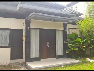 DISEWAKAN RUMAH FULL FURNISH GARASI BESAR DI JIMBARAN ( YEARLY ONLY )