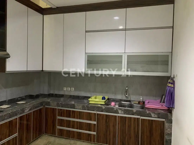 Ruko 3.5 Lantai Semi Furnished Di Ruko Pelangi Nego Sampai Jadi