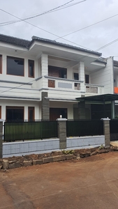 Dijual Rumah Asri 2 Lantai di Daerah Batununggal Bandung