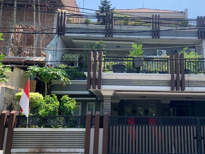 Dijual Rumah Bagus 3 lantai ,Harga Nego ada Balcon di Kelapa Gadi