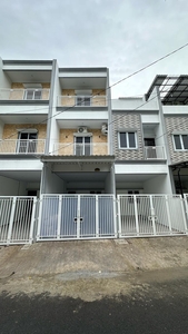 Rumah Brand New 3 lantai di Tanjung Duren, Grogol, Jakarta barat
