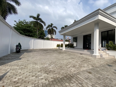 Dijual Rumah mewah dengan gaya american modern di kebayoran baru,